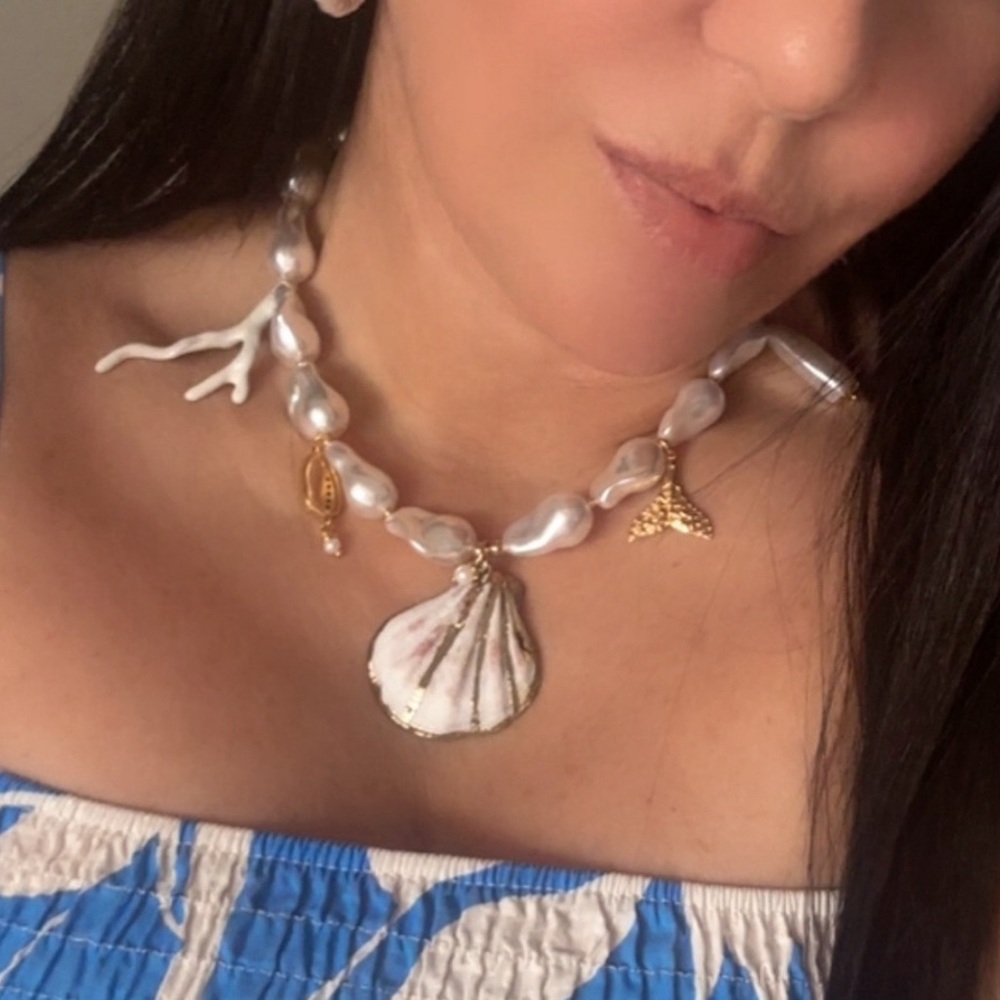 Shells Pearl Necklace - Picture 4 of 5